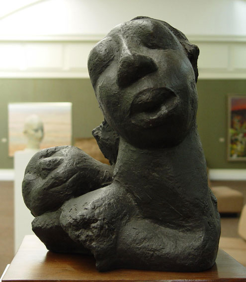 Ben MACALA “Mother and Child” bronze – 35.5 cm Coll. Nelson Mandela Metropolitan Art Museum (King George VI Art Gallery), Port Elizabeth 