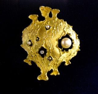 H Peter CULLMAN - 18ct gold brooch with cultured pearl + diamonds   