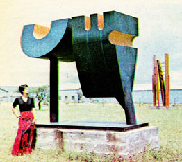 Sculpture by Justinus van der Merwe (front) and Eben Leibbrandt (back), ill. in “Kuns in die ope”, Bylae tot Beeld, 16. April 1977, p. 6+7
