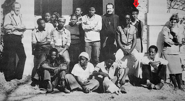 Rorkes Drift Fine Arts School Community in early 1979 including Shadrack Hlalele (img.  Hobbs/Rankin 2003) ISBN 1-86810-015-4