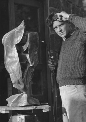 Johan van Heerden at work in his studio in 1965 (img  Constance Stuart)